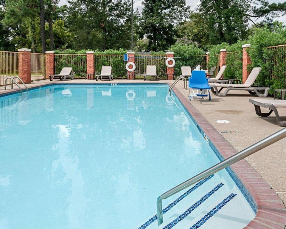 Quality Suites Sulphur Esterno foto