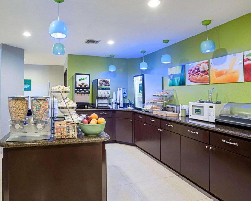 Quality Suites Sulphur Esterno foto