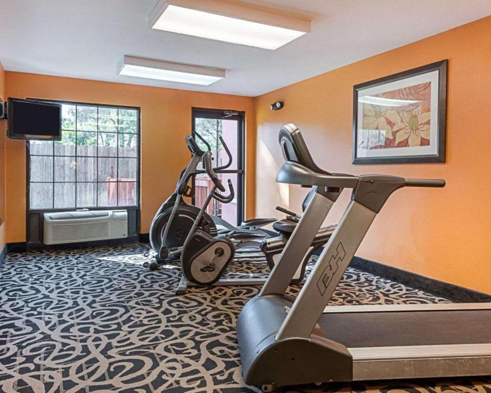 Quality Suites Sulphur Esterno foto
