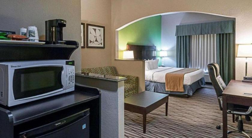 Quality Suites Sulphur Esterno foto