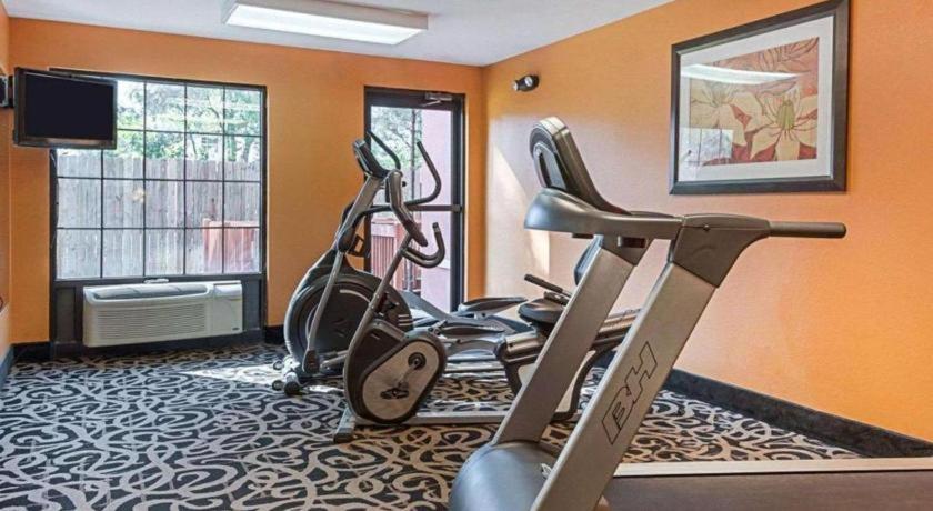 Quality Suites Sulphur Esterno foto