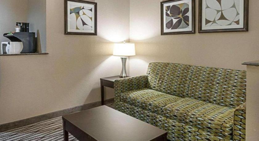 Quality Suites Sulphur Esterno foto