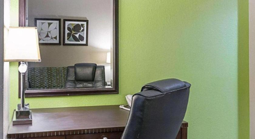 Quality Suites Sulphur Esterno foto