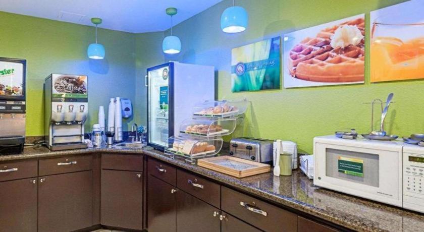 Quality Suites Sulphur Esterno foto