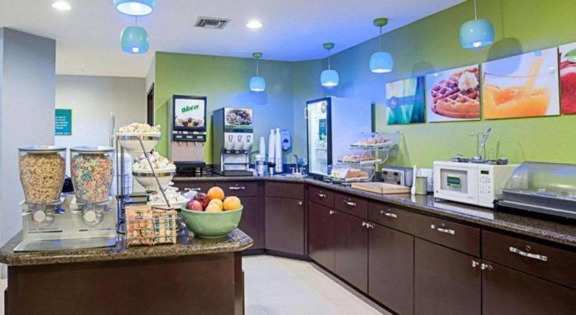 Quality Suites Sulphur Esterno foto