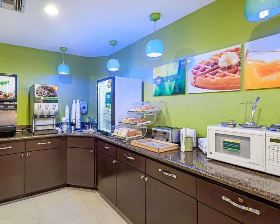 Quality Suites Sulphur Esterno foto