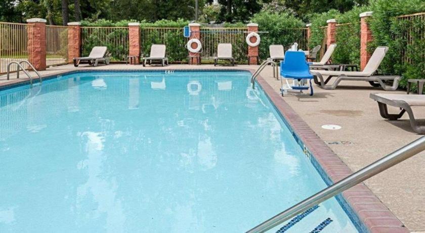 Quality Suites Sulphur Esterno foto