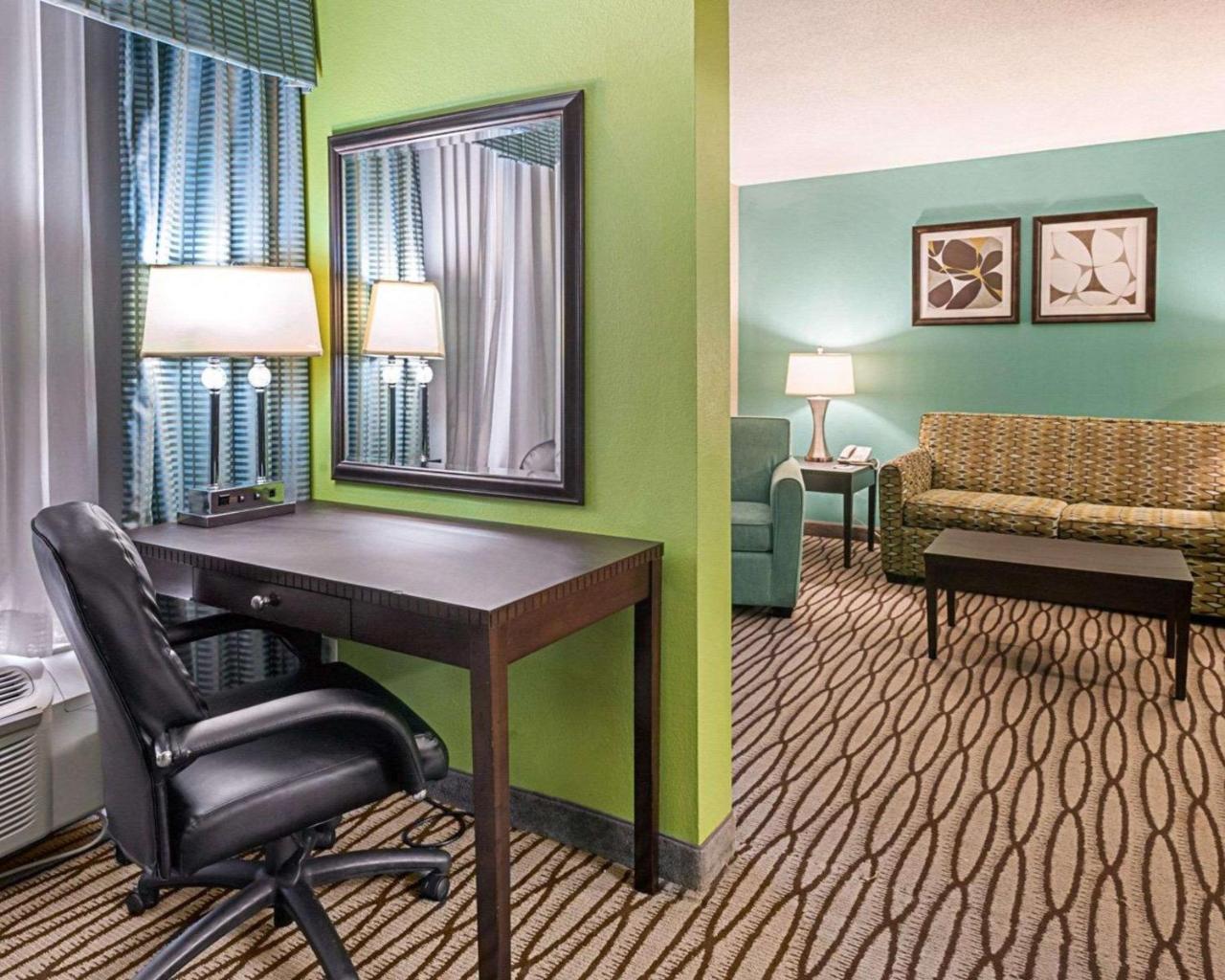 Quality Suites Sulphur Esterno foto