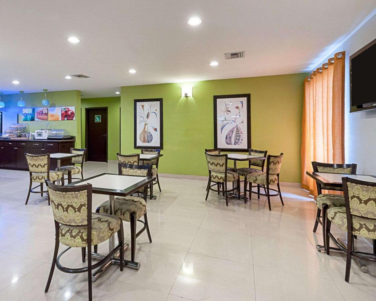 Quality Suites Sulphur Esterno foto