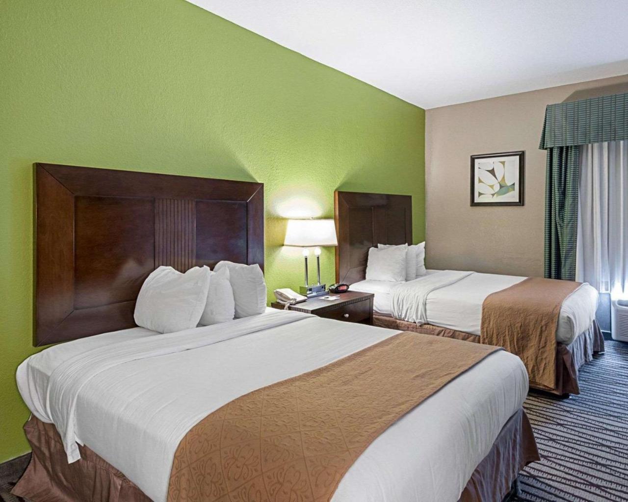 Quality Suites Sulphur Esterno foto
