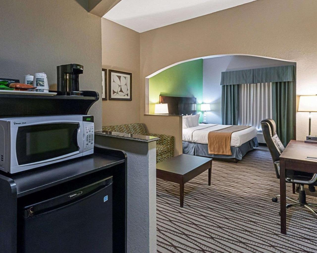 Quality Suites Sulphur Esterno foto