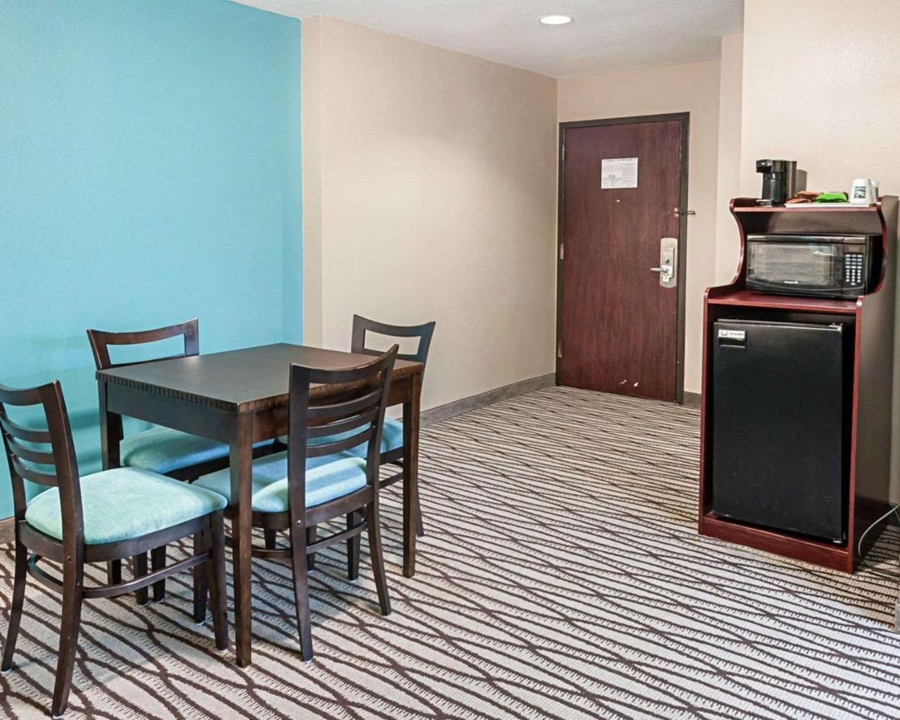 Quality Suites Sulphur Esterno foto